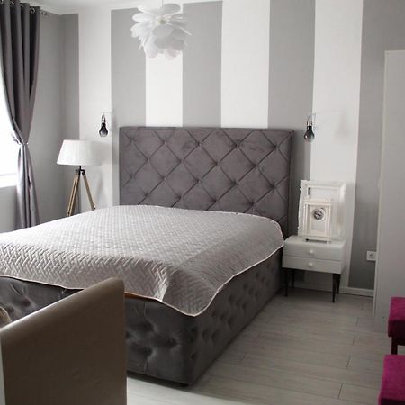 La Rose Apartment เซทินเจ ภายนอก รูปภาพ