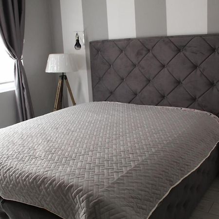 La Rose Apartment เซทินเจ ภายนอก รูปภาพ