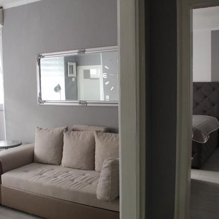 La Rose Apartment เซทินเจ ภายนอก รูปภาพ
