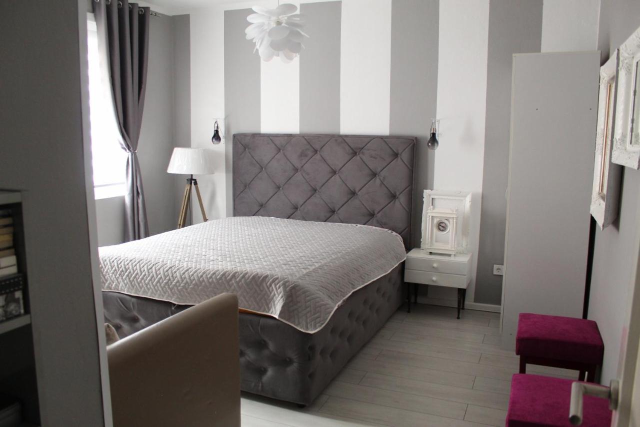 La Rose Apartment เซทินเจ ภายนอก รูปภาพ