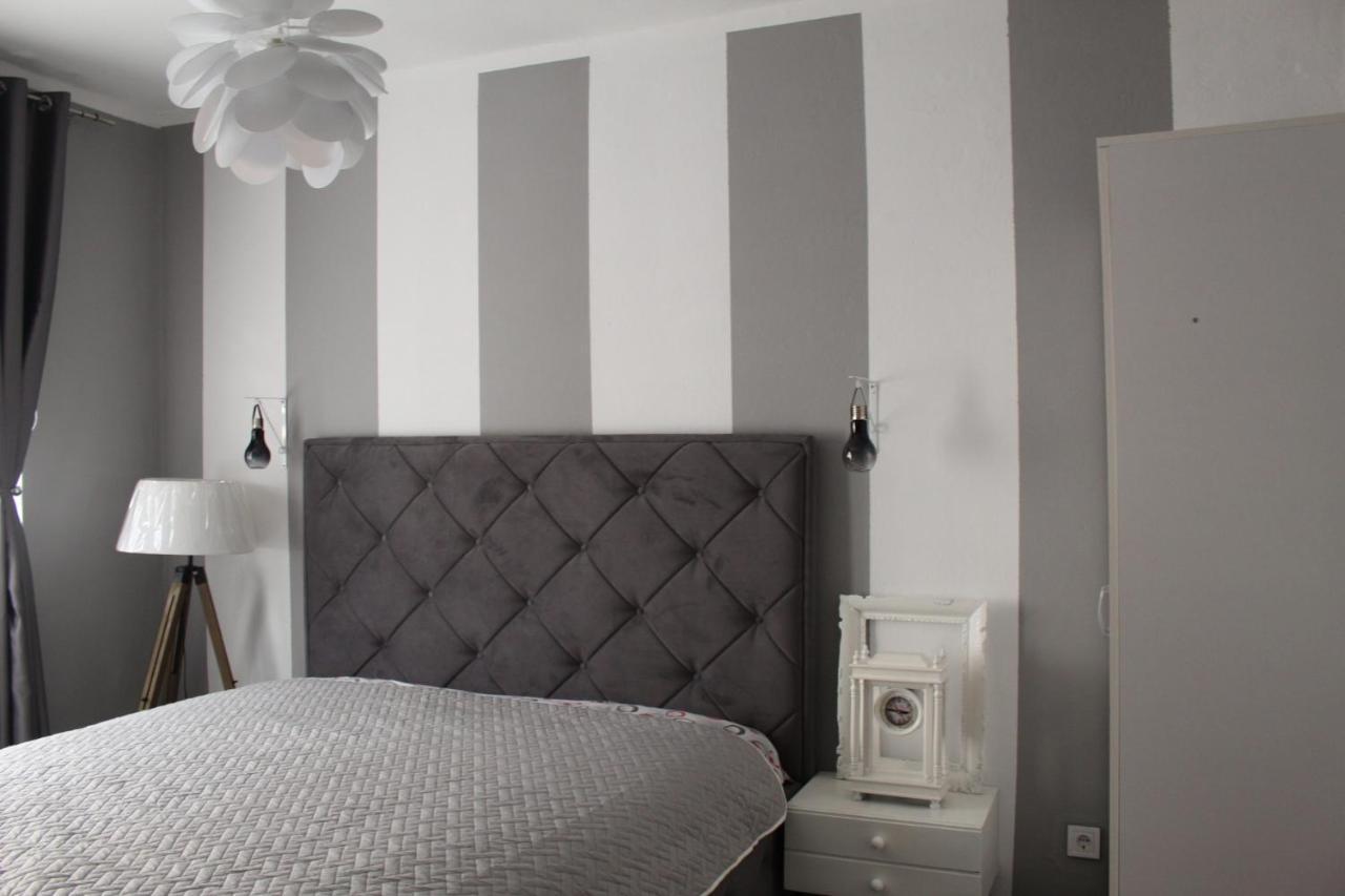 La Rose Apartment เซทินเจ ภายนอก รูปภาพ