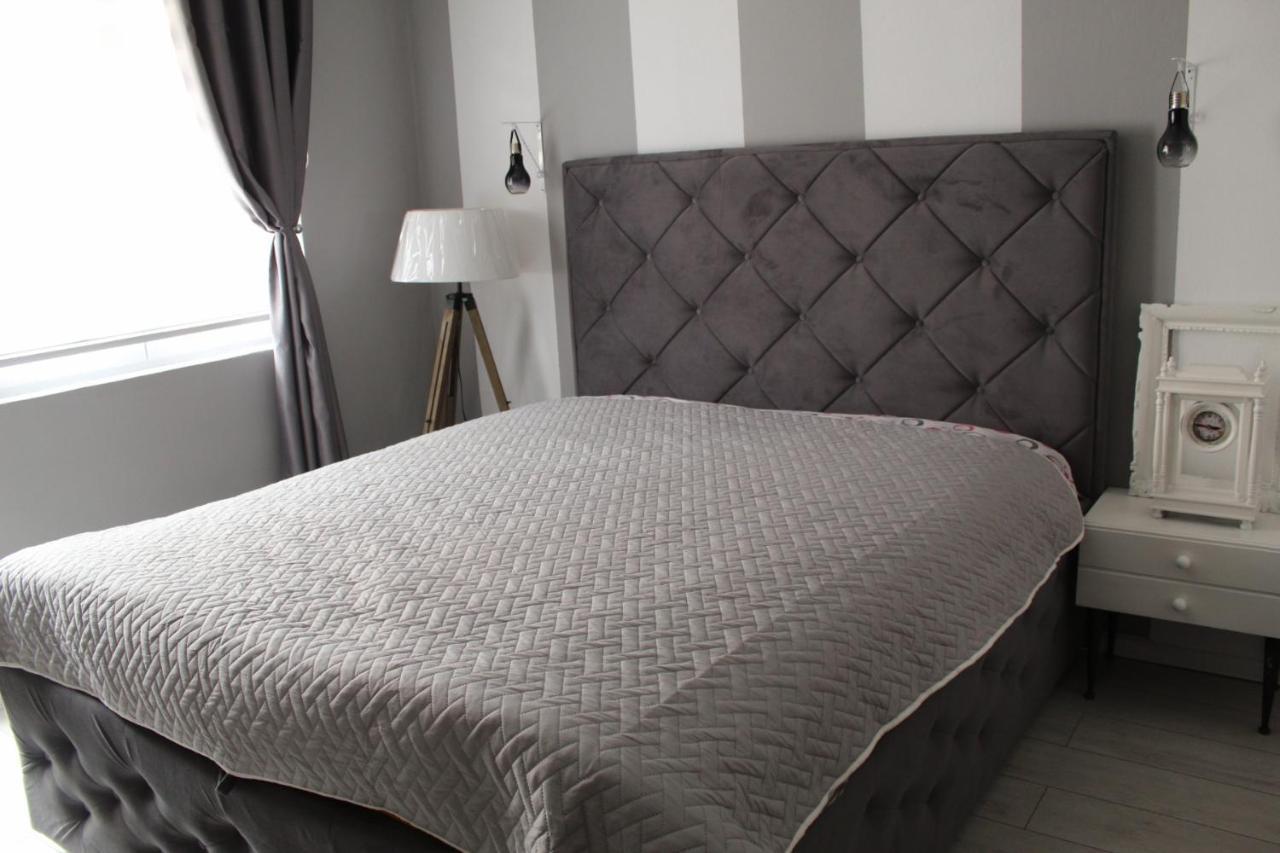 La Rose Apartment เซทินเจ ภายนอก รูปภาพ