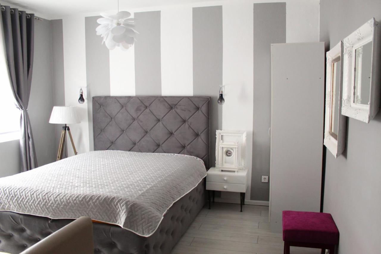 La Rose Apartment เซทินเจ ภายนอก รูปภาพ
