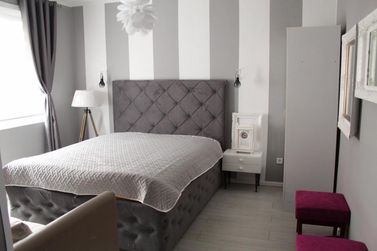 La Rose Apartment เซทินเจ ภายนอก รูปภาพ